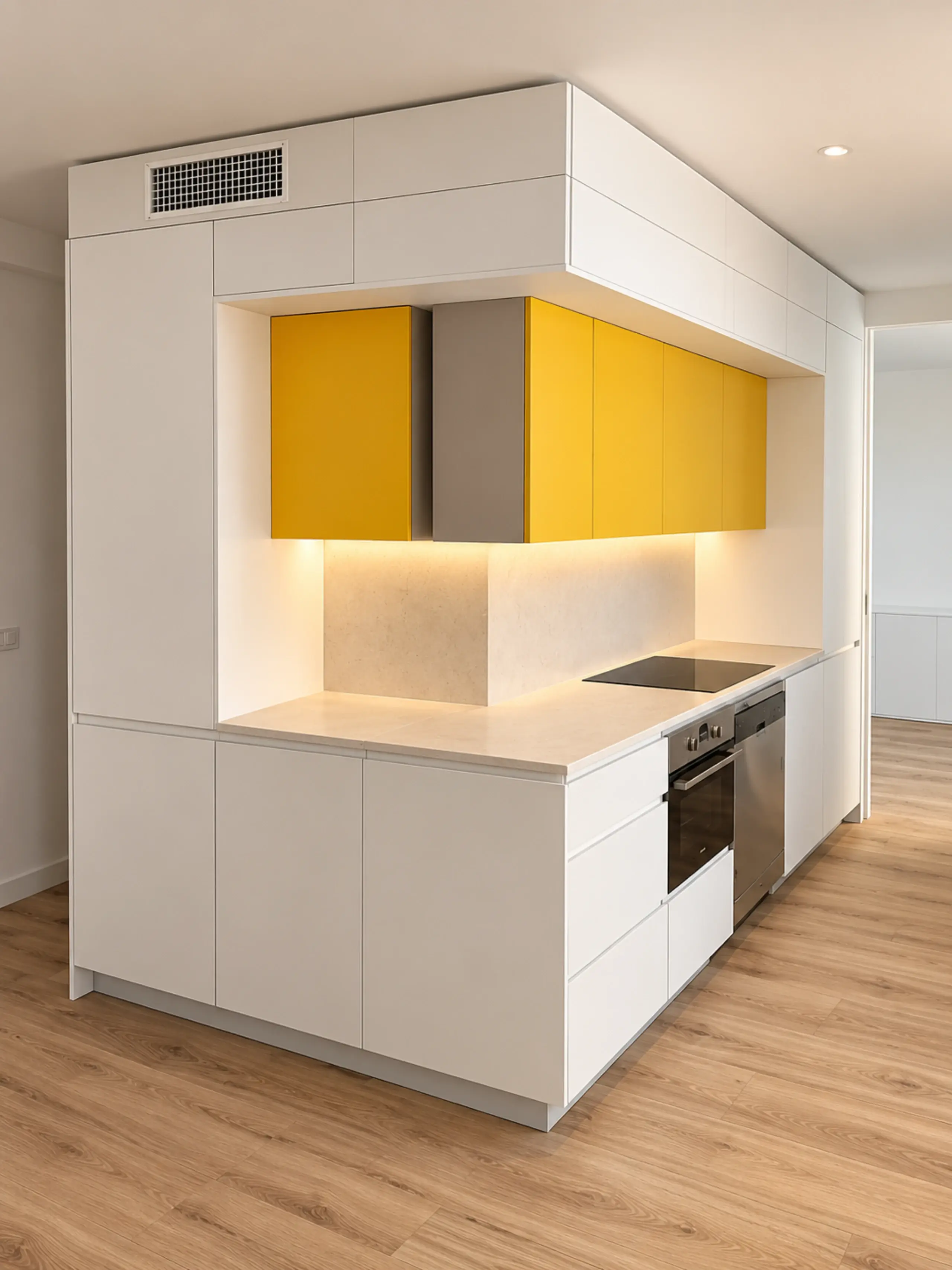 Nicho amarillo iluminado dentro de un volumen blanco sin tiradores